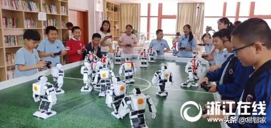 机器人绘画全过程,青少年机器人竞赛机器人绘画