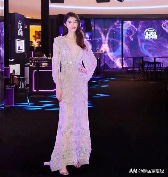 气质v领连衣裙精致迷人秀锁骨,韩版修身显瘦锁骨露肩v领上衣