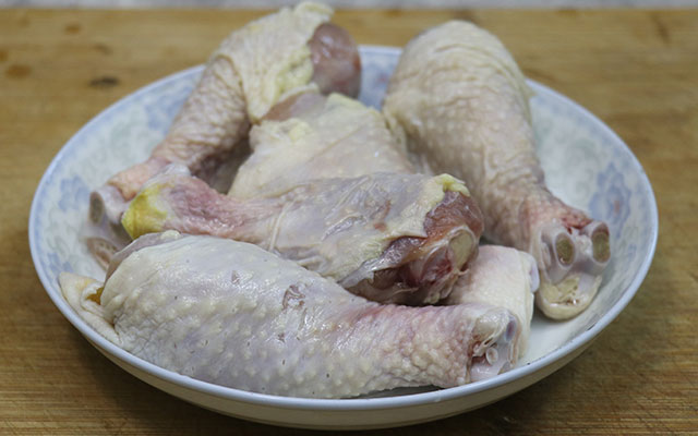 如何在家做外酥里嫩的炸鸡腿,教你做香酥炸鸡腿外皮酥脆