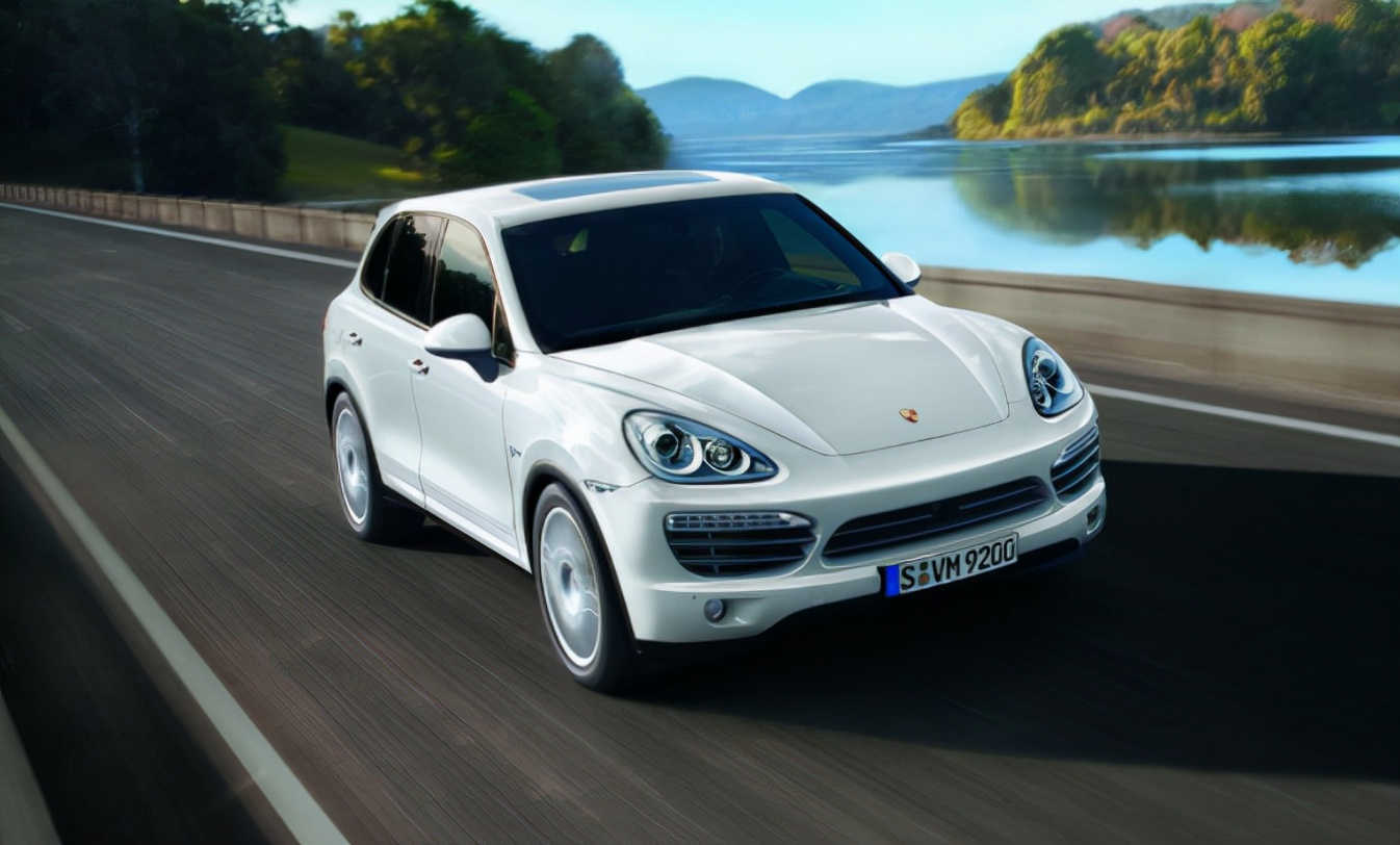 湿滑路面打滑怎么办,汽车雨天路面打滑补救