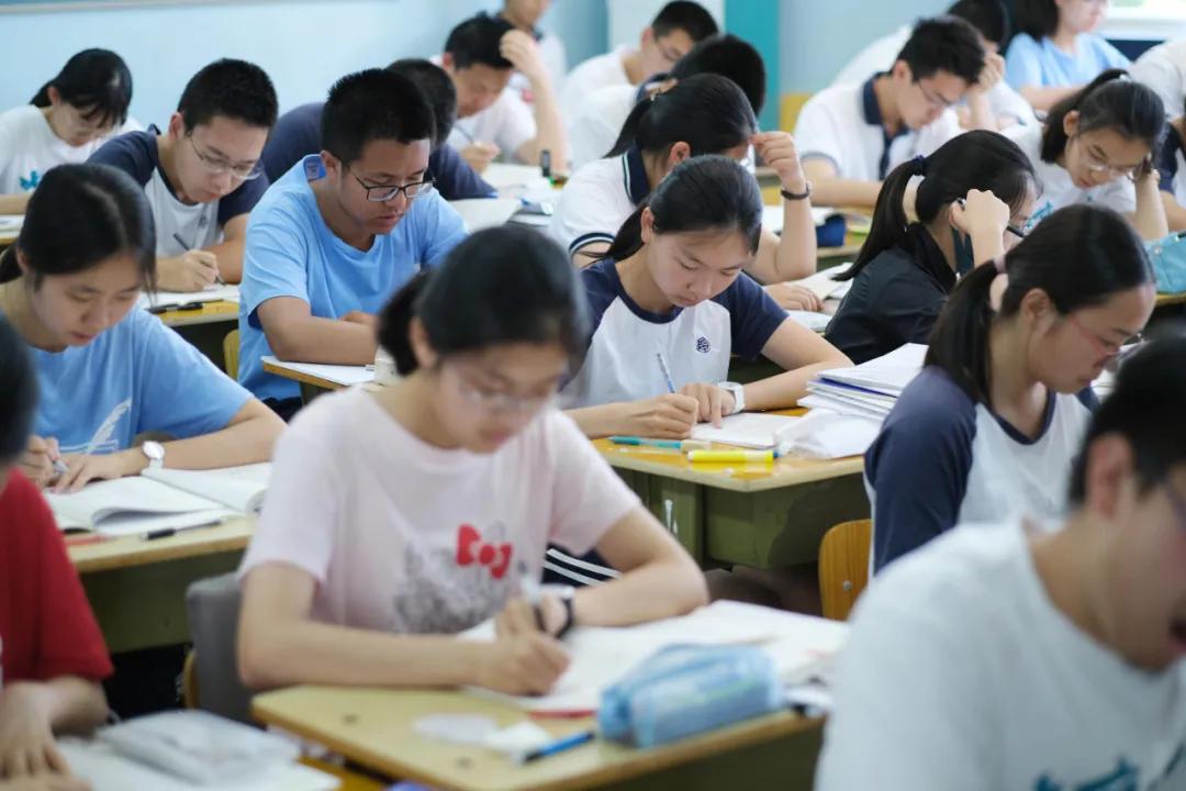 疯狂过后，海淀黄庄末路挣扎：生员堪忧、机构撤离，面临生死劫