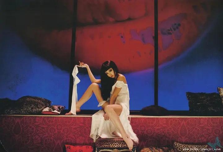 虚幻浮华之美的光怪陆离的世界--电影《狼狈》