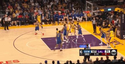 球场上的尴尬瞬间,nba球场无奈瞬间