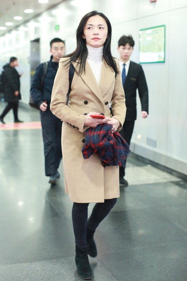 姚晨大衣腰带系法,姚晨穿露腰装秀纤纤细腰