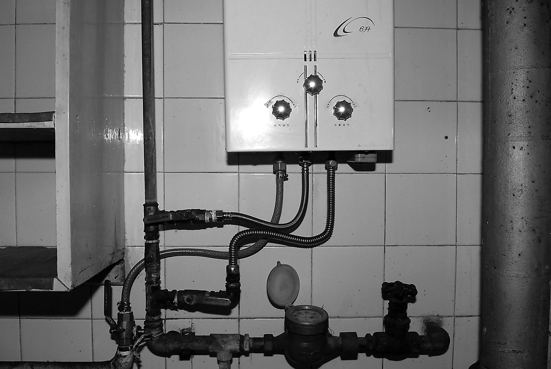 电热水器和燃气热水器选什么好,电热水器好还是燃气热水器更好