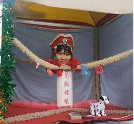 90年代的“童年*局骗**”：花瓶姑娘赚足眼泪，美女蛇让孩子心存阴影