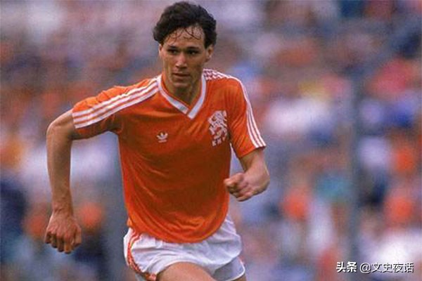 历史十大足球球星排名,历史上有哪些11号足球球星