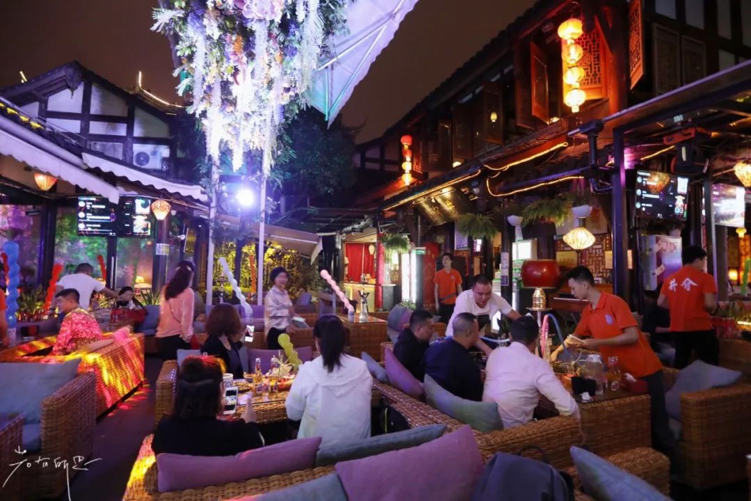 宽窄巷子成都休闲慢生活好去处,夜游成都宽窄巷子茶馆