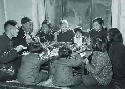 小时候家里没有暖气,小时候没暖气