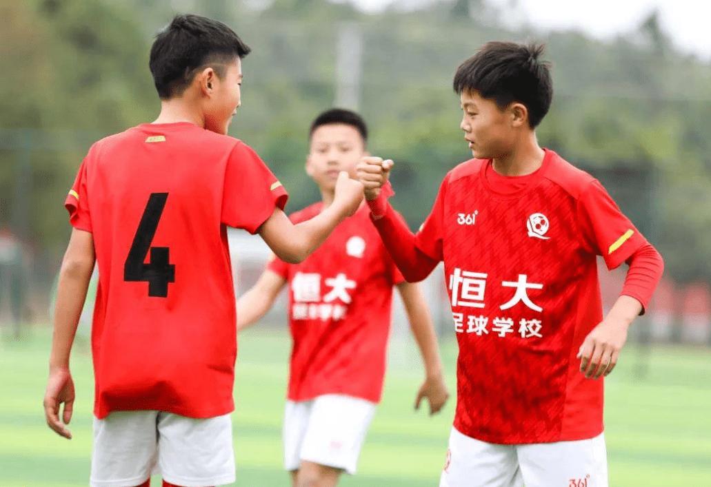 金元足球给中国带来的利与弊,广州恒大通过金元足球成功的秘诀