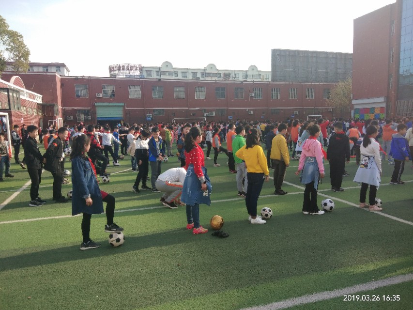 伏羲路小学课间操足球操,文军希望小学大课间足球操
