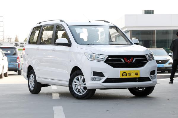 五菱宏光哪一款拉货好,五菱宏光厢货版3万公里