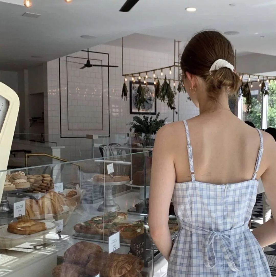 欧阳娜娜优衣库水桶包,欧阳娜娜优衣库卫衣