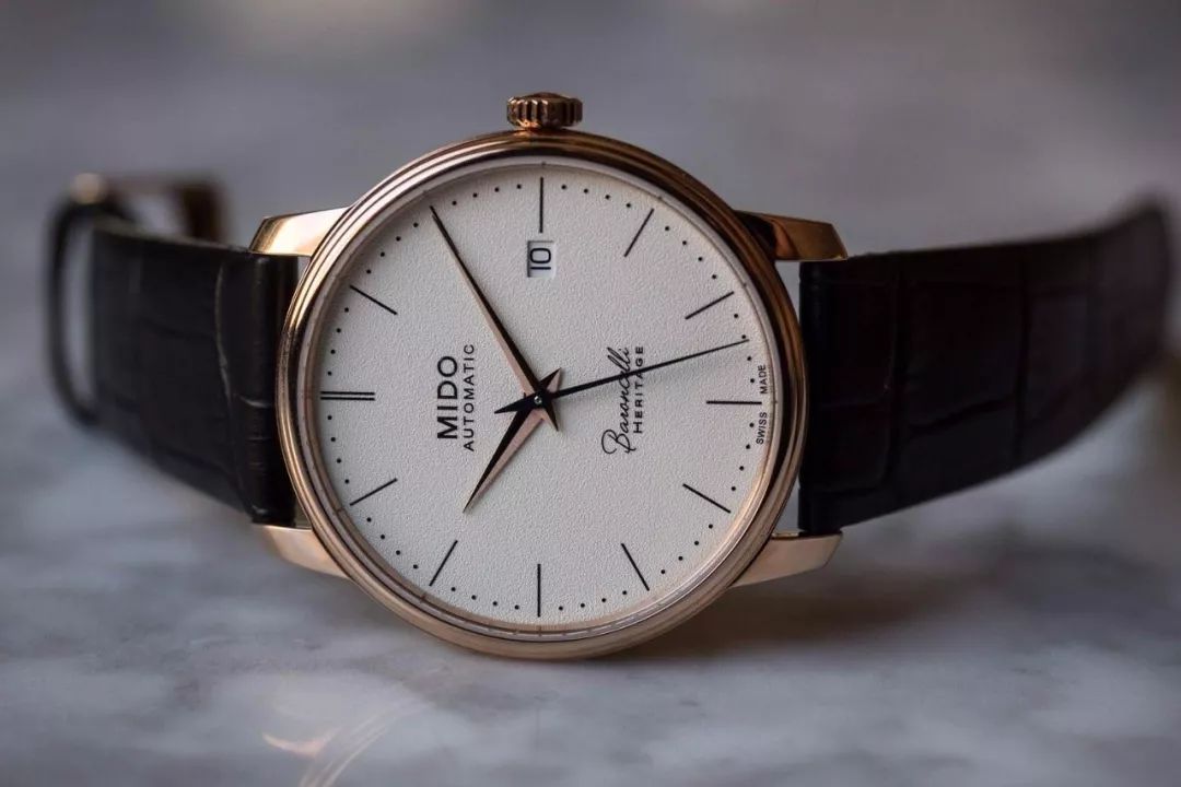 曾经饱受诟病的金色如今却成为最时尚流行的保护色