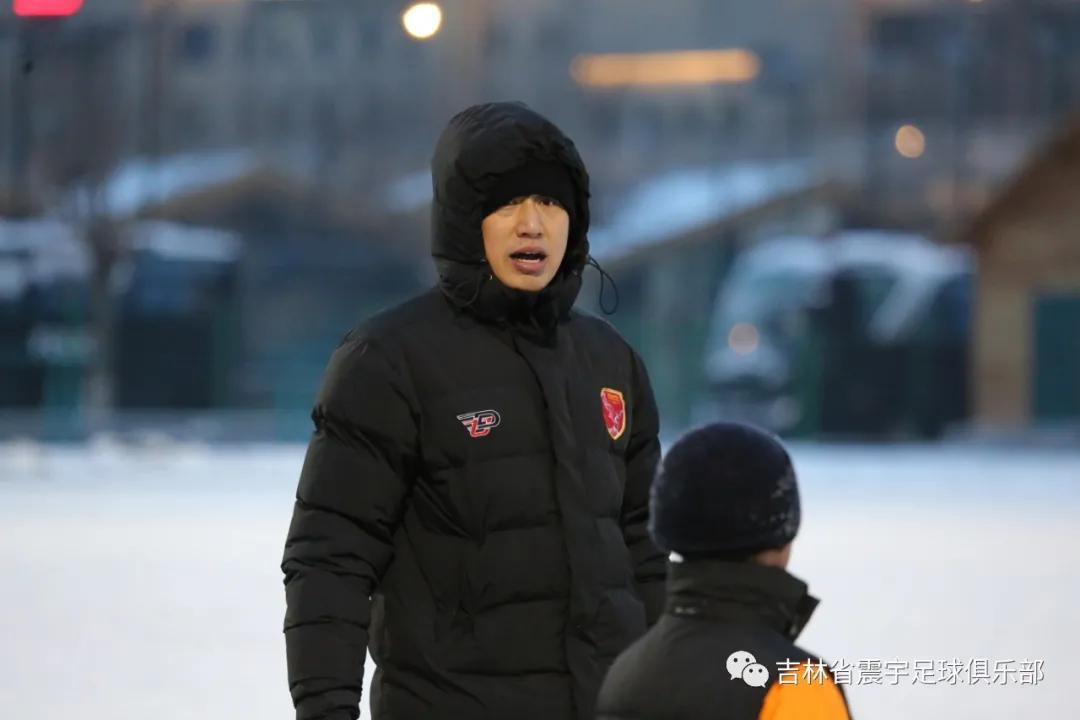 雪地快乐踢球,冰天雪地足球