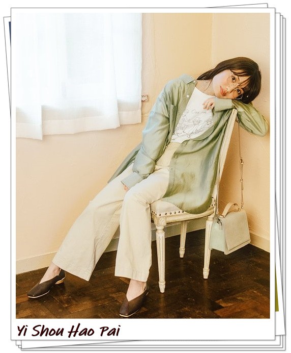 宽松棉质白衬衫穿法搭配,特别透的白色衬衫怎么穿