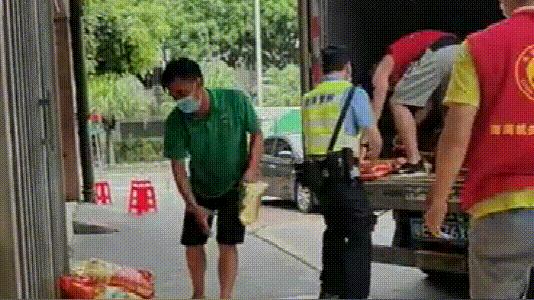 大雪纷飞坚守在抗疫一线的视频,深夜零下七度坚守抗疫一线