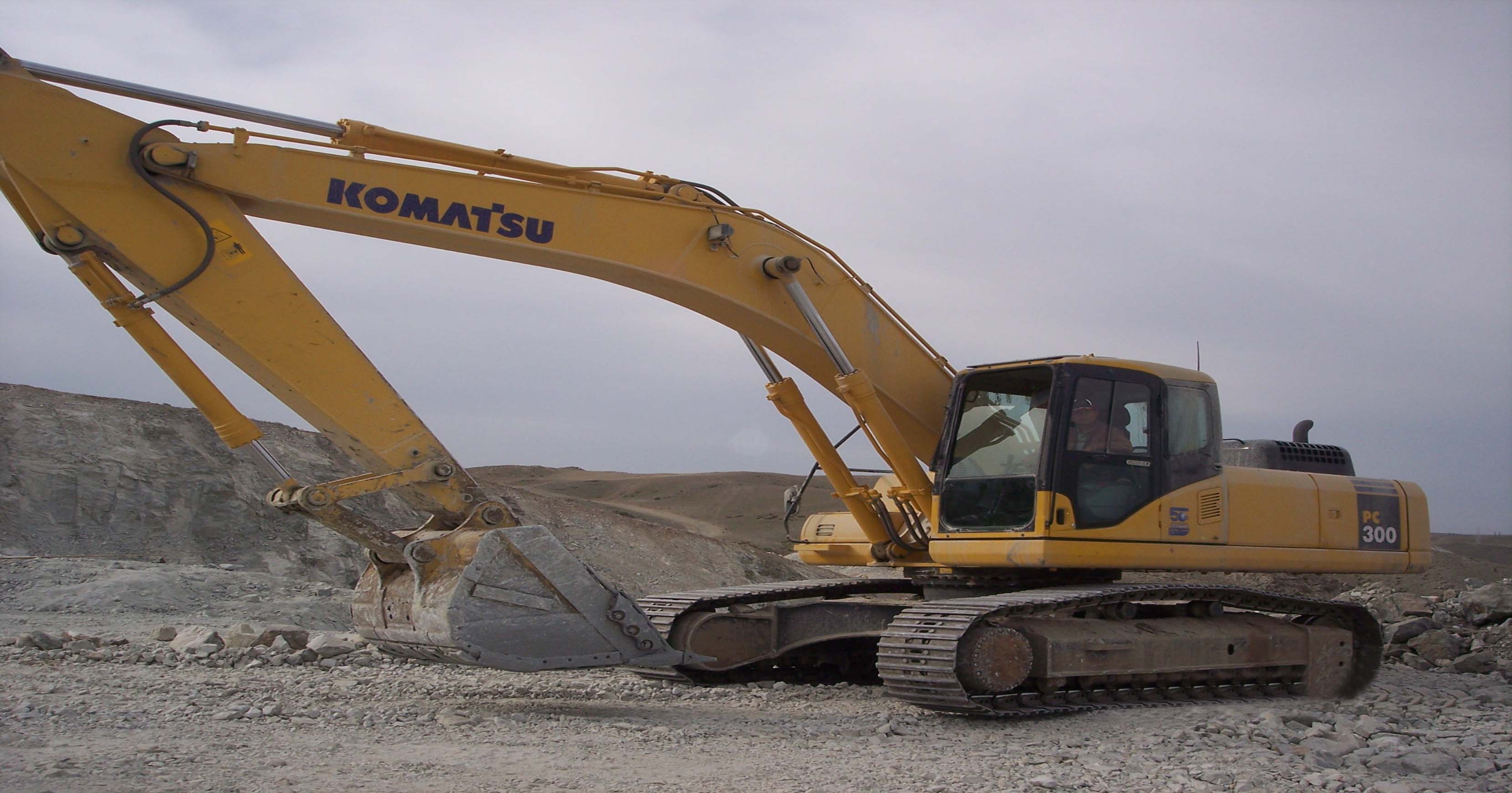 新手买二手挖掘机如何估价,10年以上二手挖掘机价格怎么评估