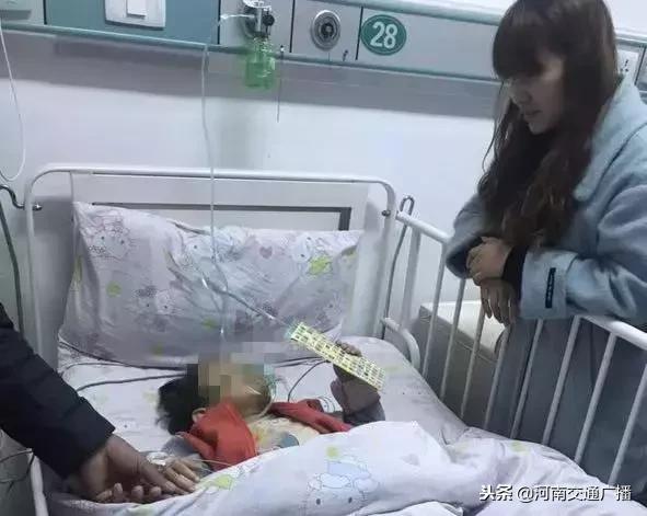 小孩吃棒棒糖把棍咽下去了怎么办,儿童吃棒棒糖误吞塑料棒怎么办