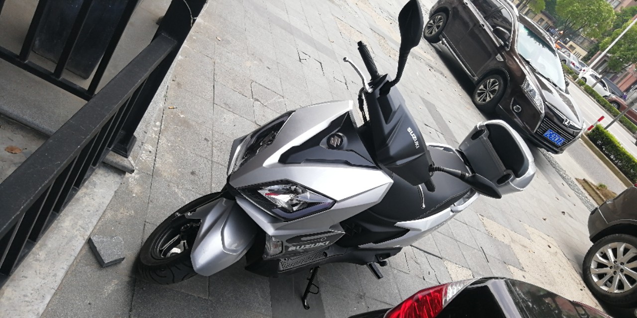 铃木uy125t-c踏板摩托车油耗测试,轻骑铃木uy125t和豪爵usr相比