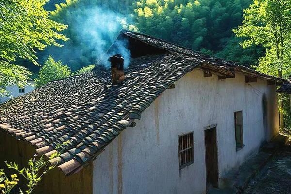 袅袅炊烟香味弥漫,袅袅炊烟