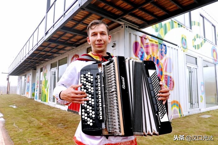 万亩茶园·俄罗斯方块小镇：全球首家茶文化俄罗斯风情主题公园