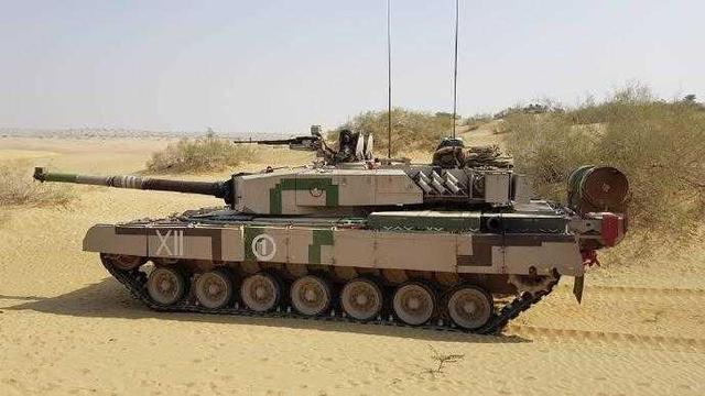 研发超40年咋仍不愿意放弃?阿琼坦克一再改进仍阻止不了T90落户