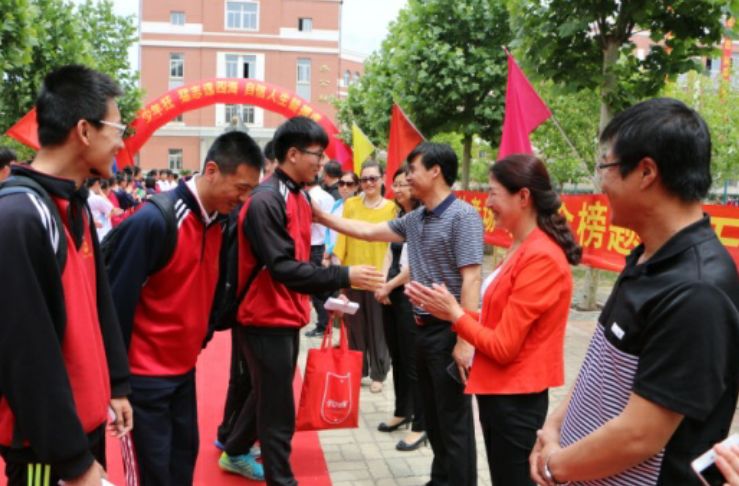 大连开发区十三中,大连十三中是什么档次的学校