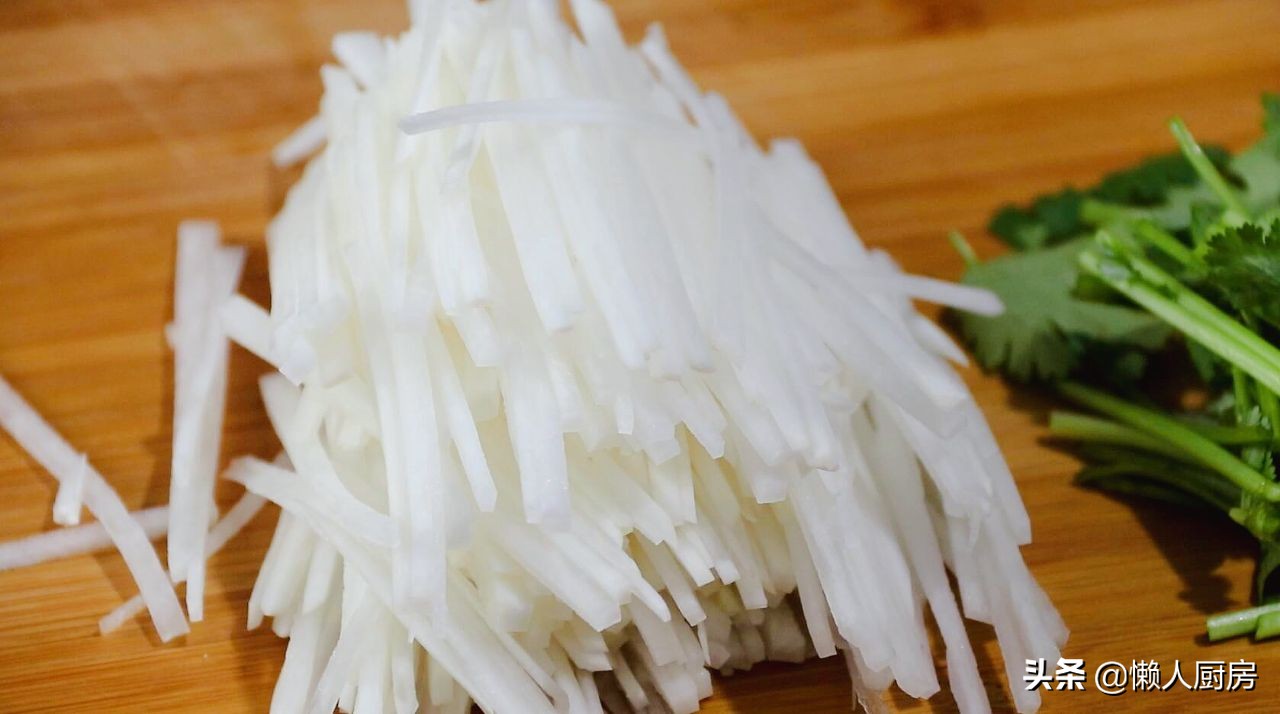 海蜇怎么做口感脆爽,凉拌萝卜海蜇正确方法