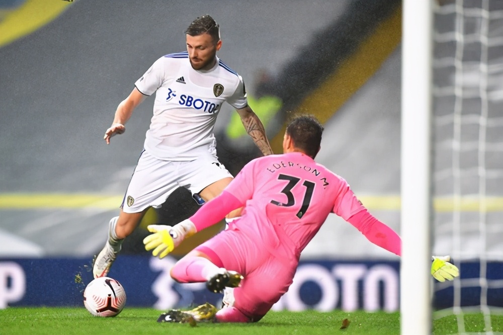 疯狂逼抢，疯狂奔跑！疯子贝尔萨的疯狂体系，是怎样支棱起来的？