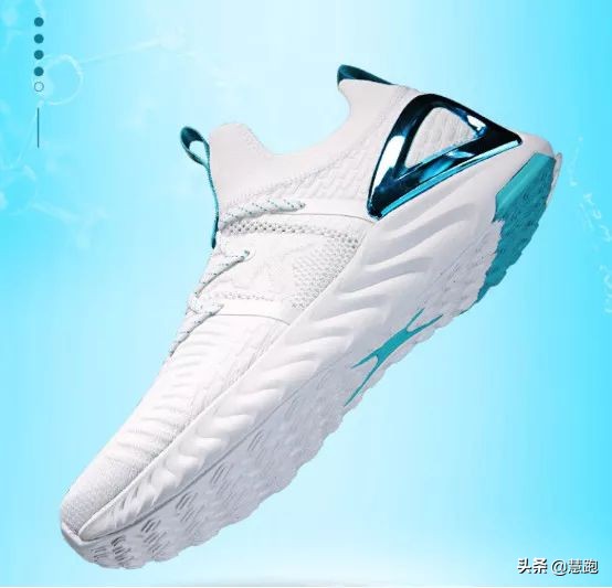 国产跑鞋r2与李宁跑鞋对比,近几年崛起的国产跑鞋品牌