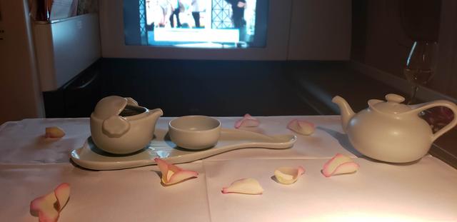 一杯敬故乡一杯敬远方下一句,一杯敬故乡一杯敬远方的歌名