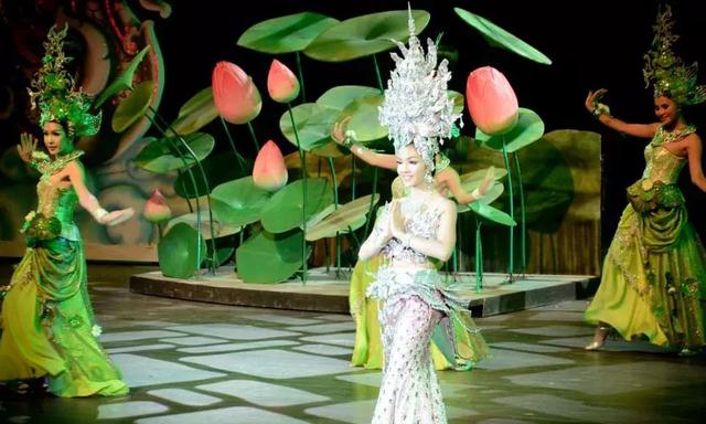 泰国泼水节搞笑事件,泰国泼水节最尴尬的场面