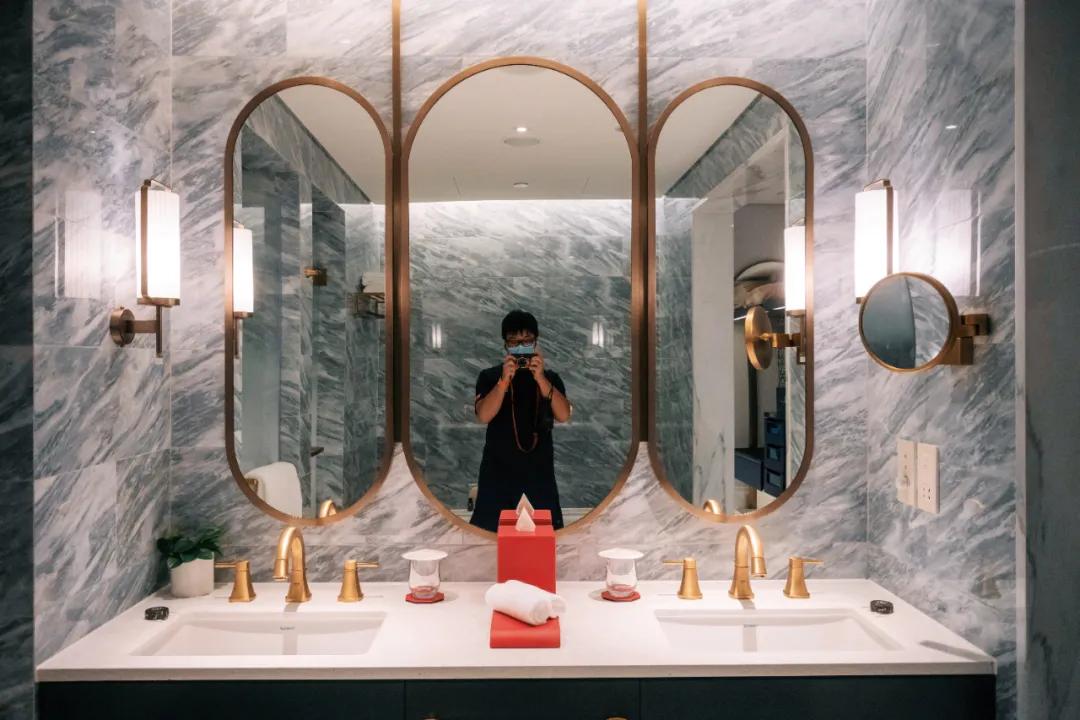 200块钱住北京,200块住酒店吃大餐