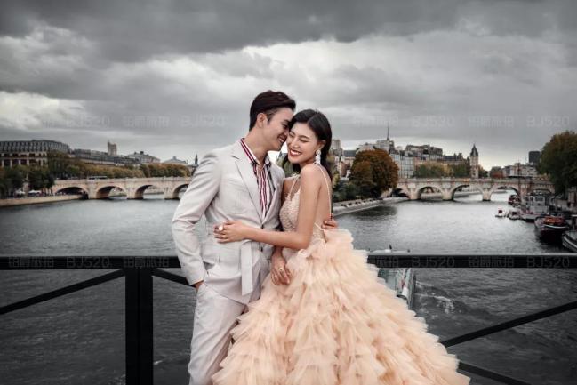 拍摄婚纱照怎么摆姿势好看,婚纱照如何摆姿势好看