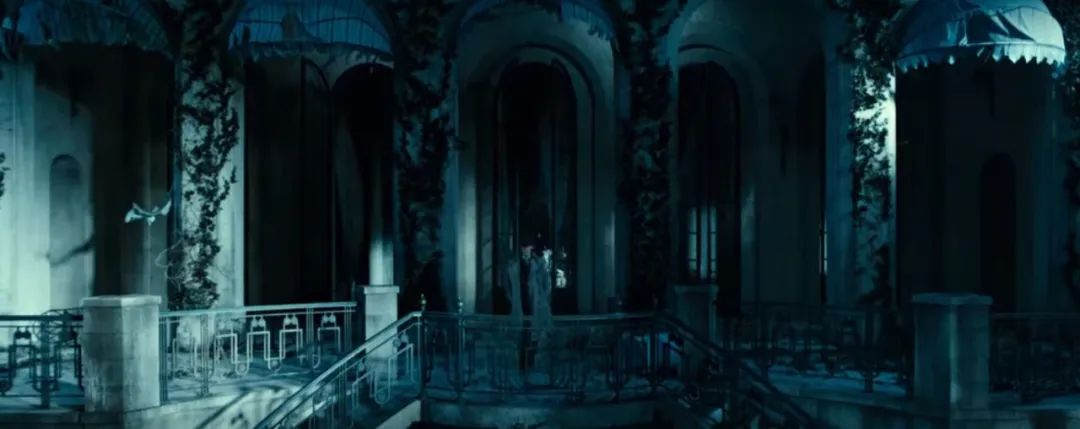 揭露美国残酷社会底层的纪录片,揭露美国奢靡生活的电影