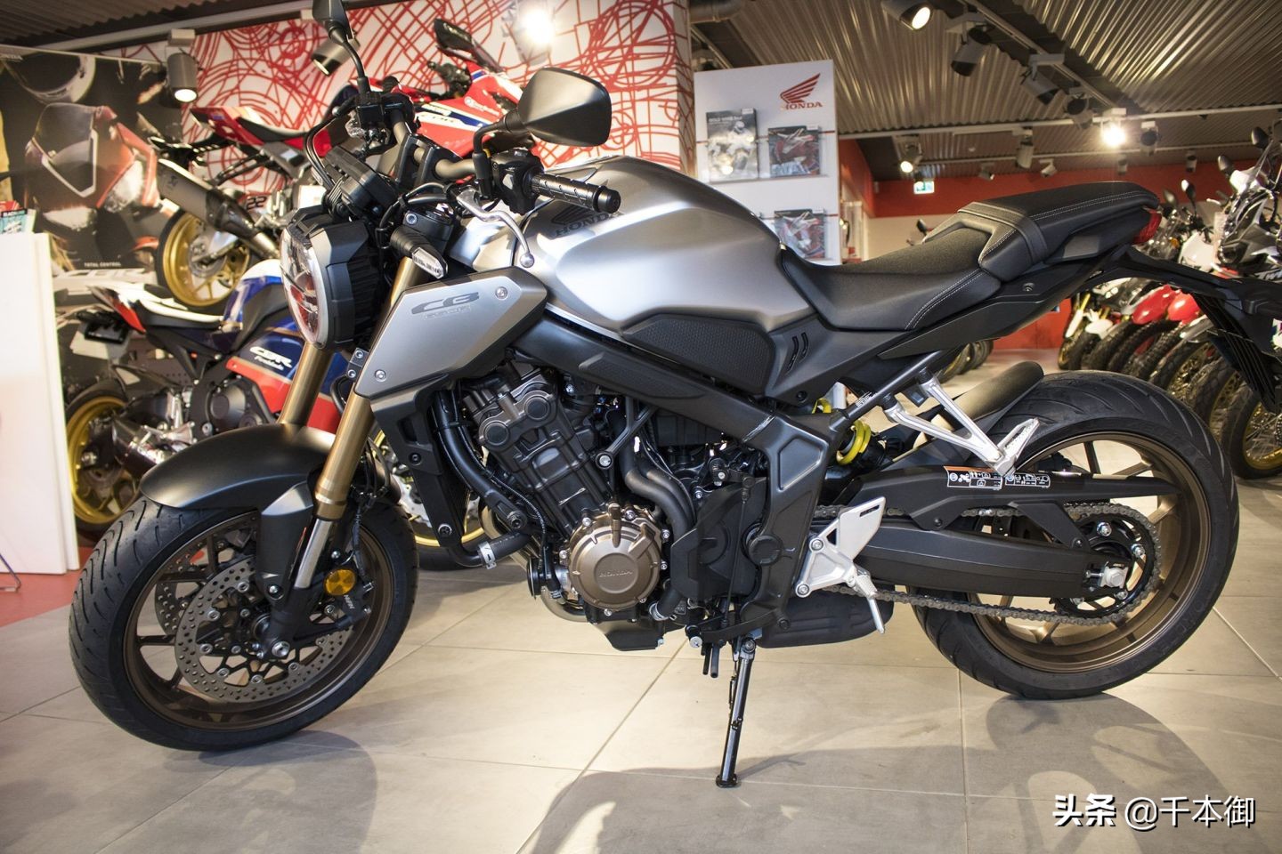 摩托车上必不可少的配件，以下几种全知道的都是老司机