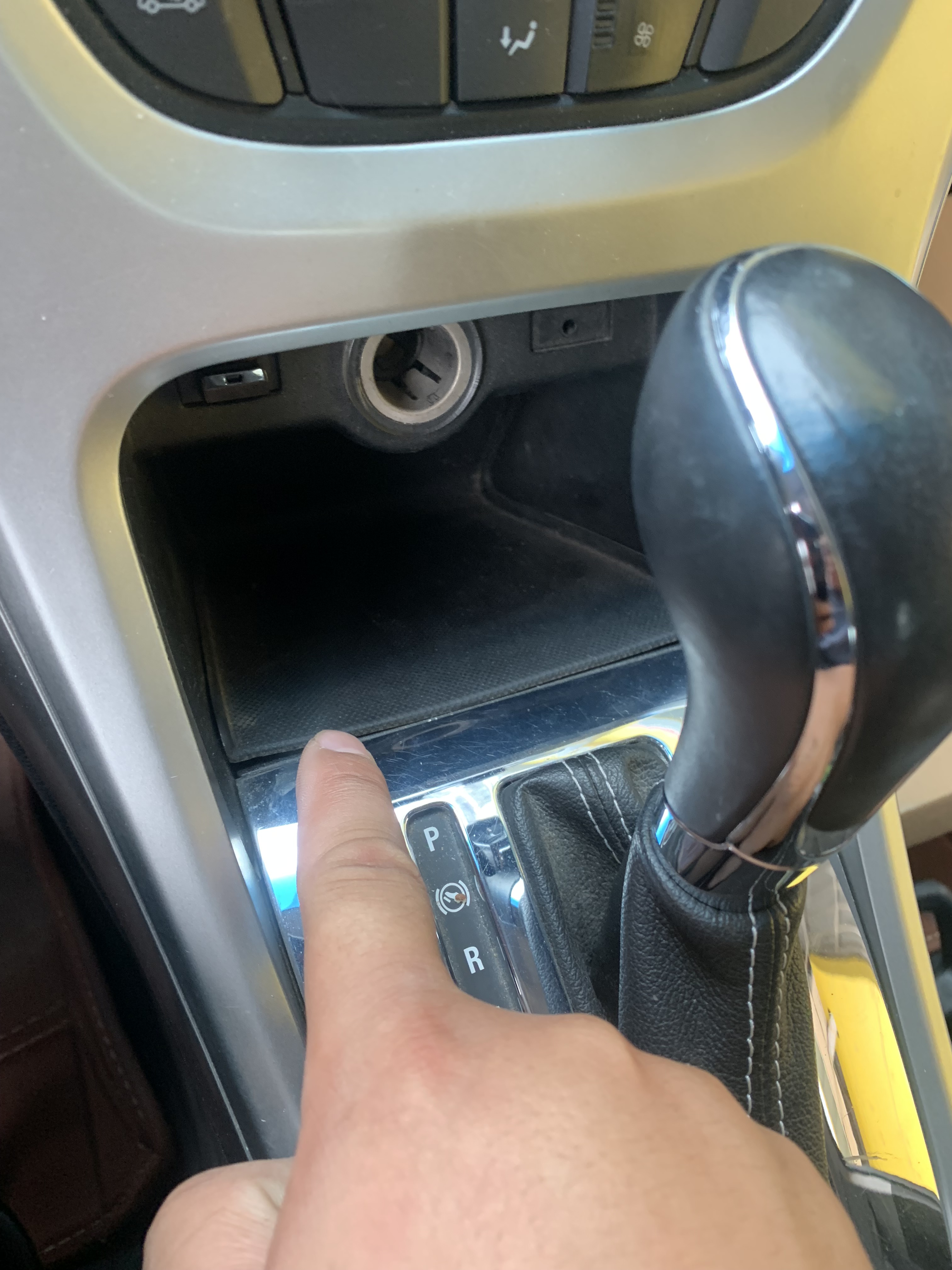 自己动手更换别克英朗挡把,别克英朗改装横屏导航