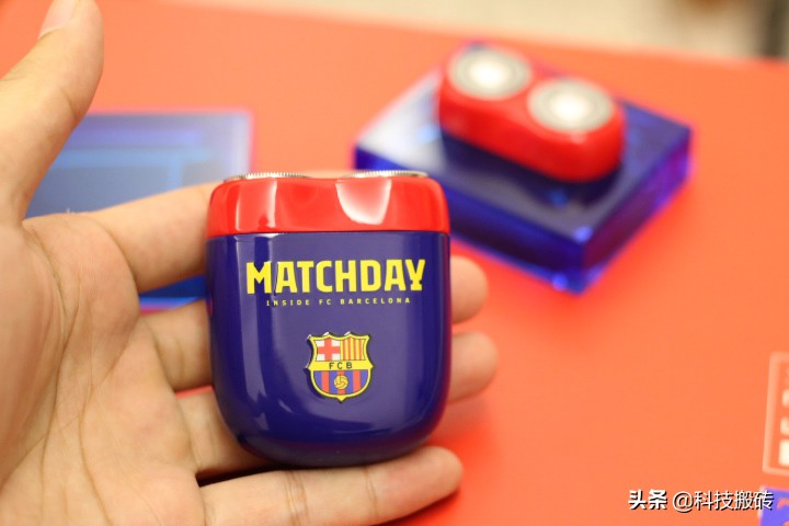 巴萨联名款剃须刀,日本刀头+德国材质打造,价值超过它的价格