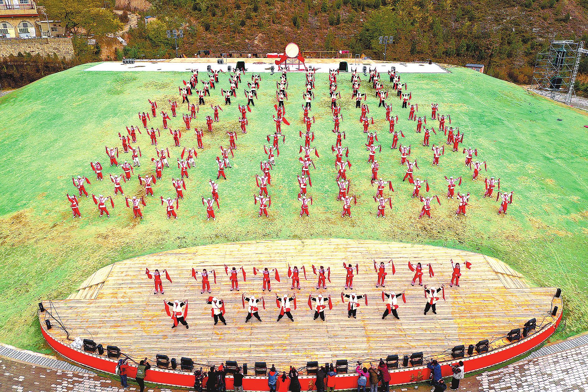 黄土高坡上的安塞腰鼓表演,黄土高坡上的腰鼓舞