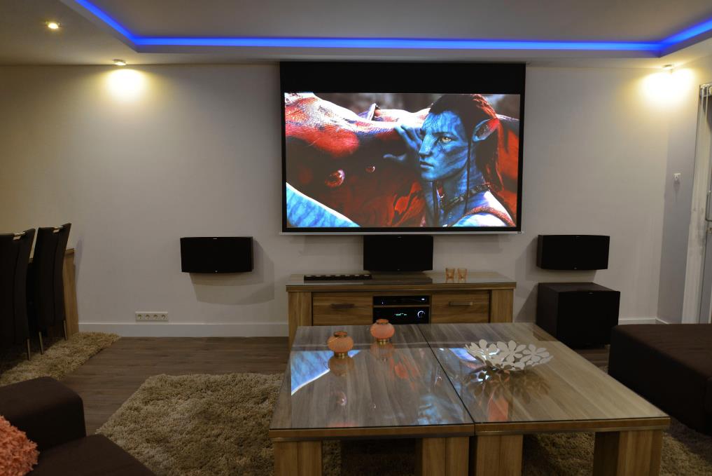 既能唱歌又能看电影的家庭影院,既能家庭影院又能k歌的音响