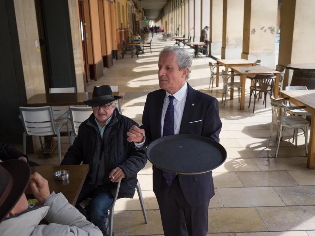 65岁男人自称是西班牙国王私生子，多年来坚持要认爹