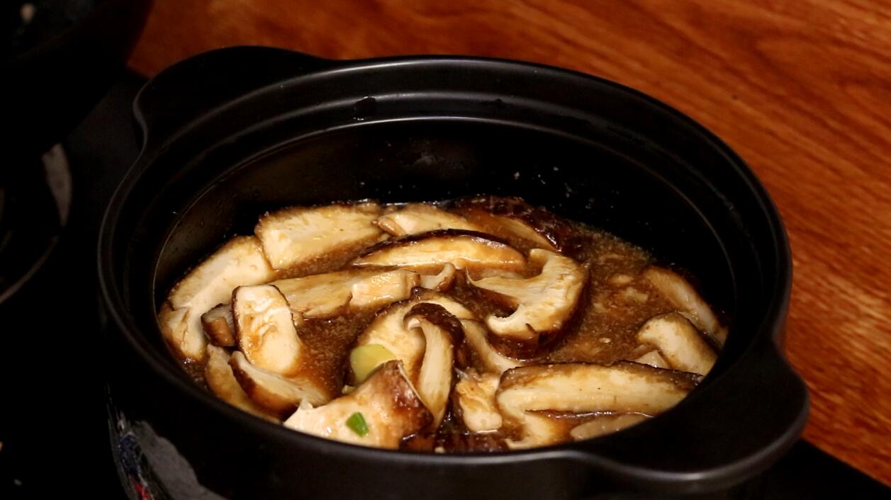 家庭版黄焖鸡简单易学又好吃,想吃黄焖鸡不用点外卖