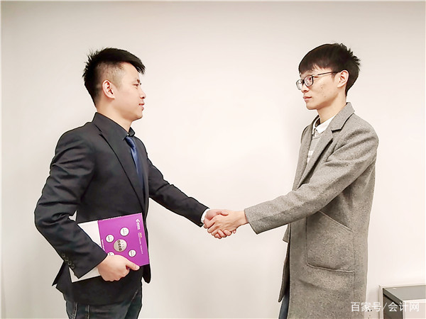 管理会计和财务会计区别案例,管理会计师vs财务会计