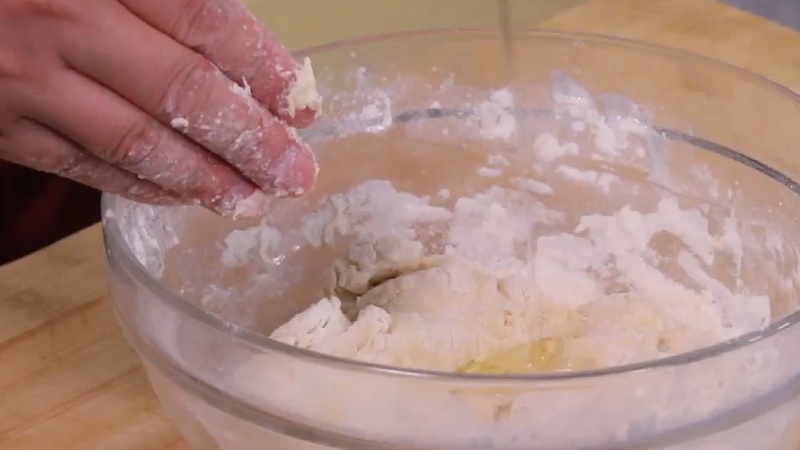 怎么在家炸油条才能不硬,当天快速炸油条最简单方法