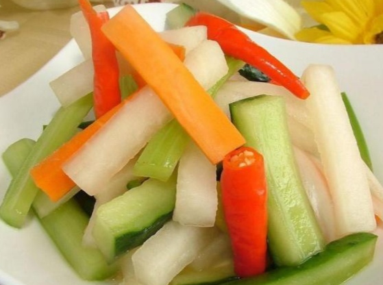 泡菜在发酵中途可以加糖吗,天气热了做什么泡菜最好吃