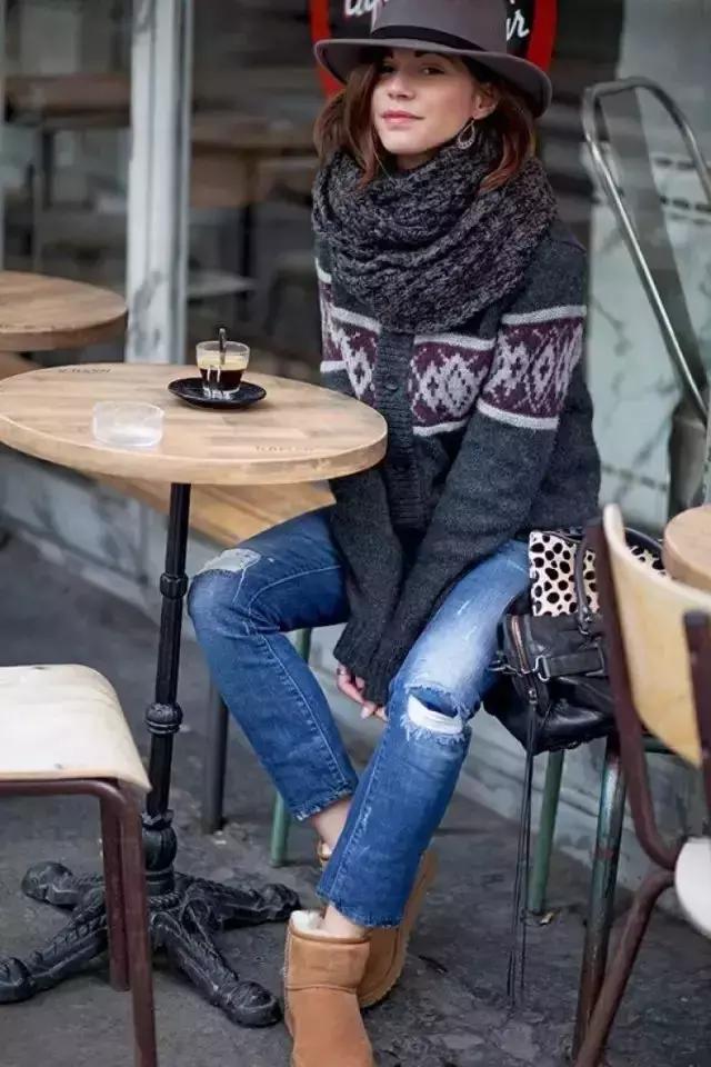 帽子围巾一体的戴起来很暖和,帽子围巾好时髦