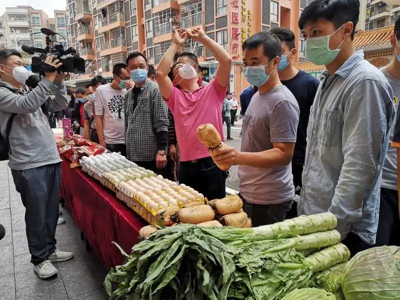 番禺｜爱心速递！松洲街助力近200吨湖北滞销农副产品走进广州千家万户