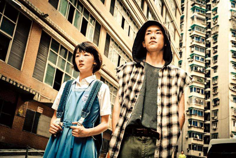 周冬雨出道后一共拿过几个奖,周冬雨28岁就拿了两个影后