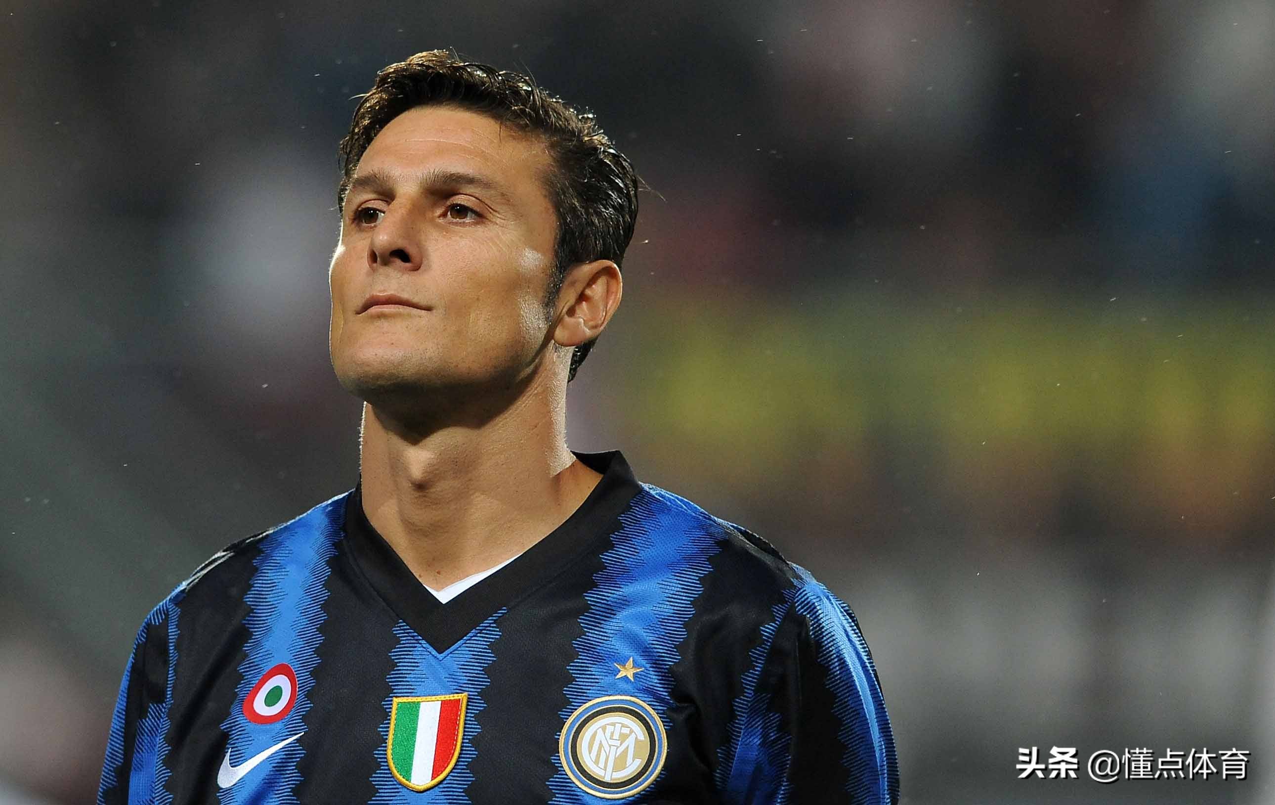 10大已经退役足坛的球星,被三支球队退役球衣的球星